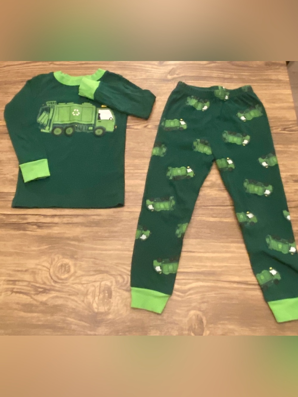 Boys GarbageTruck 2 piece Pajama Set Size 3T